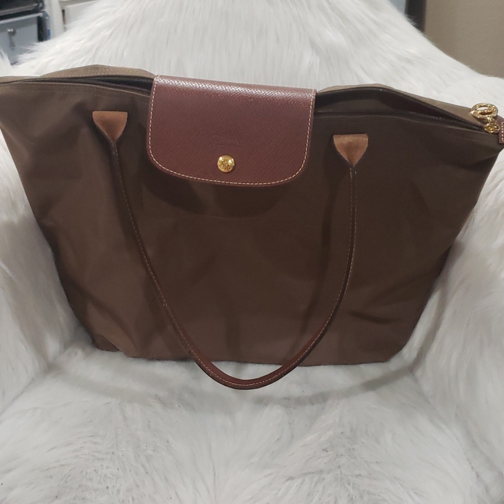 Longchamp tote  olive color